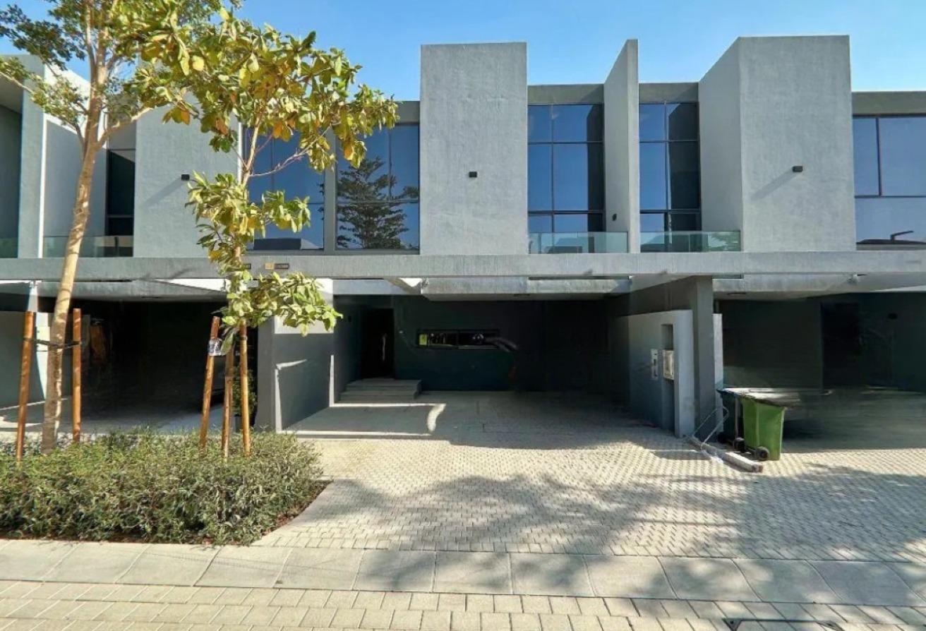 Mid-Level Smartly Designed 3-Bedroom Townhouse in Kaya